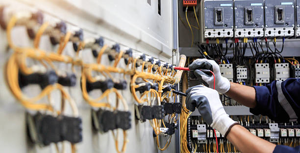 Professional Electrician technician working in Alton, TX